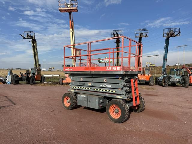 Image of Sky Jack SJ7135RT equipment image 1