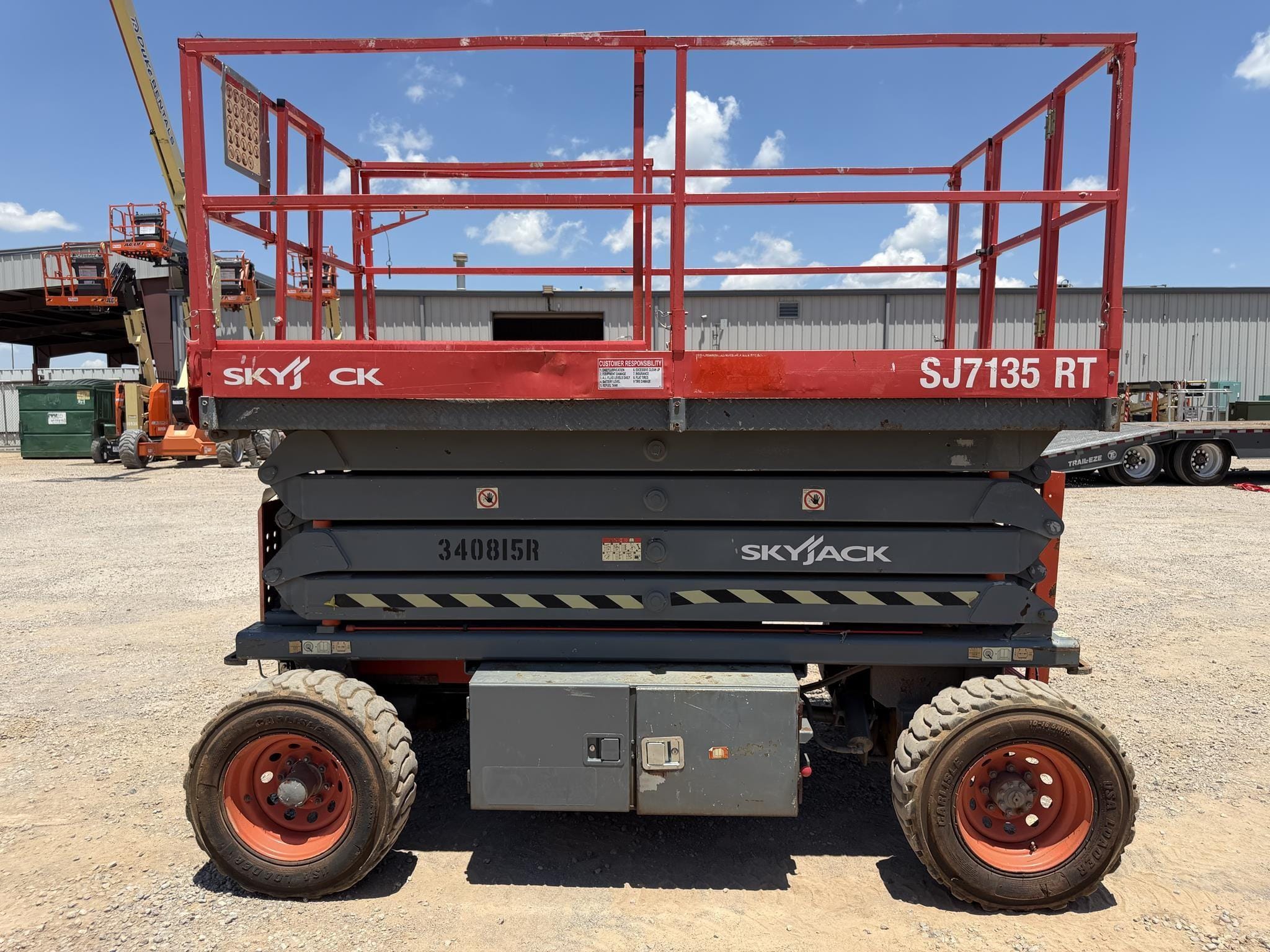 2004 Sky Jack SJ7135RT Equipment Image0