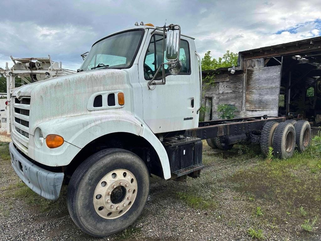 2004 Sterling L7500 Equipment Image0