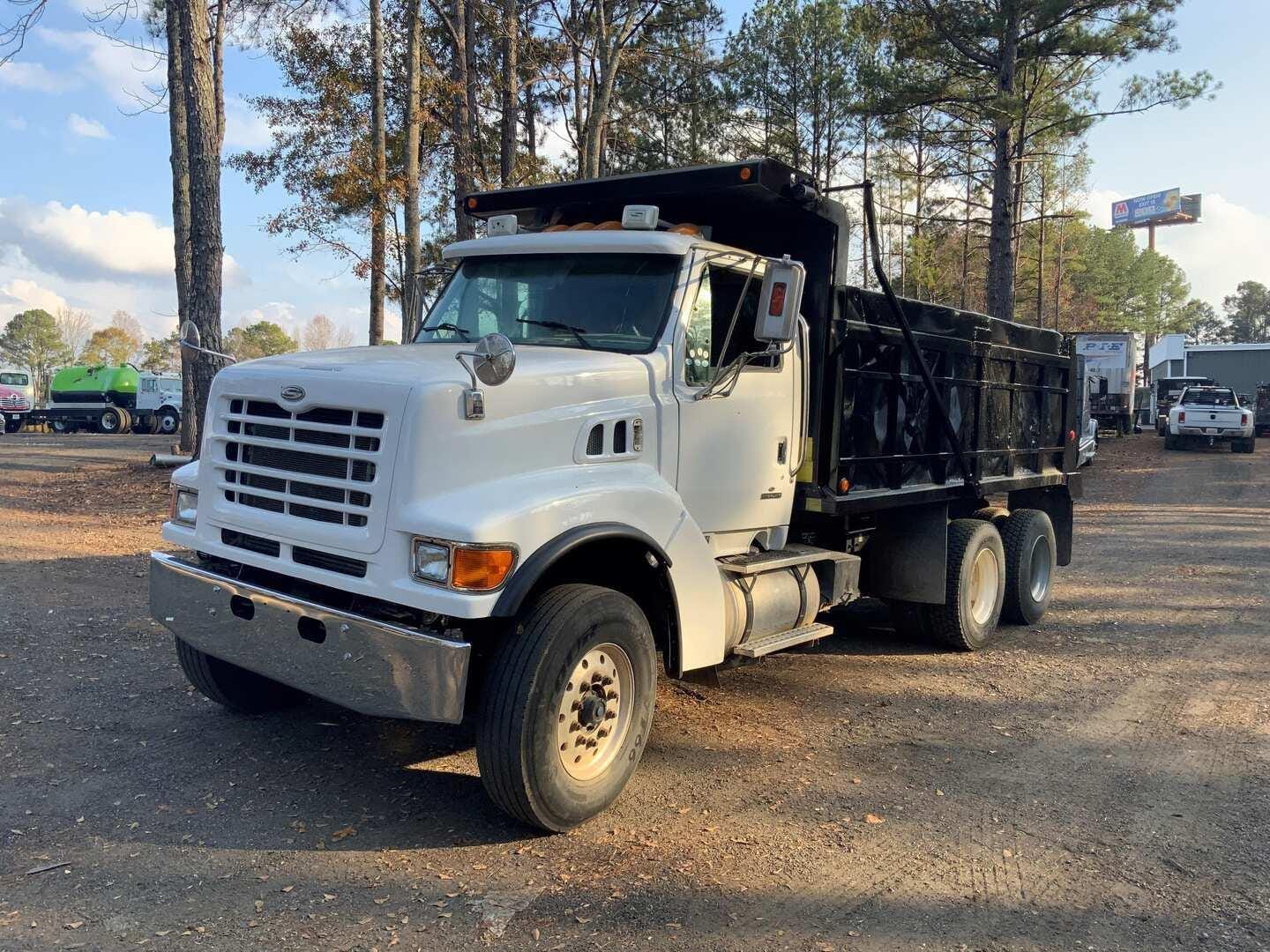 2004 Sterling L9500 Equipment Image0