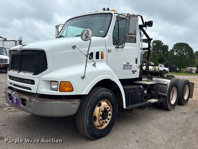 2004 Sterling L9500 Equipment Image0