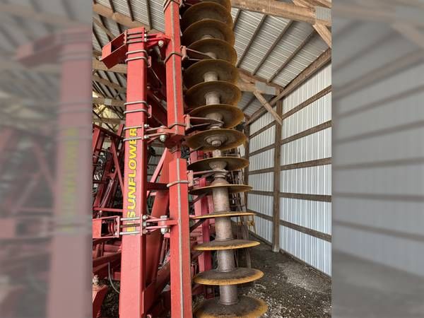 2004 Sunflower 6432 Equipment Image0