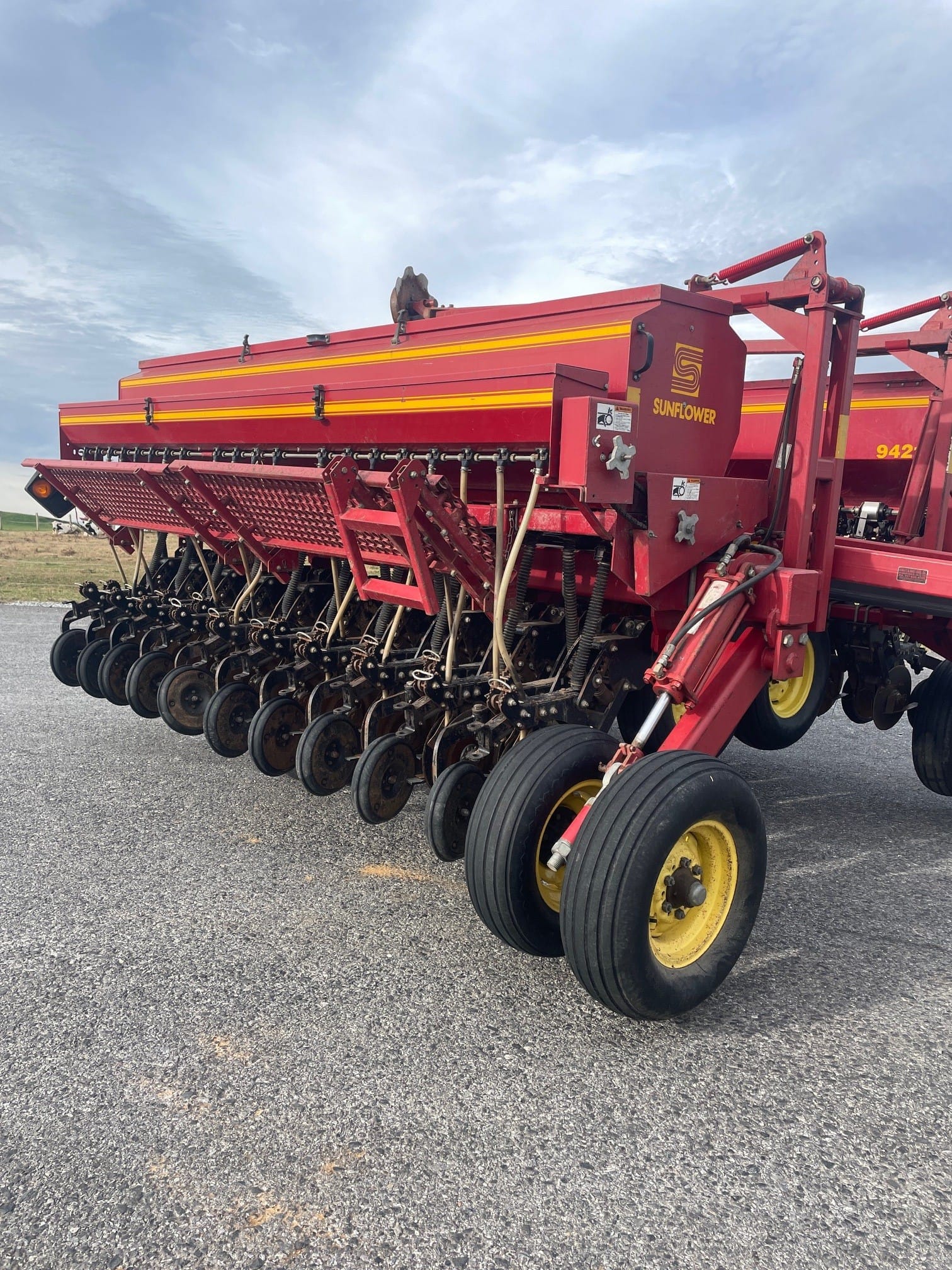 2001 Sunflower 9421-25 Equipment Image0