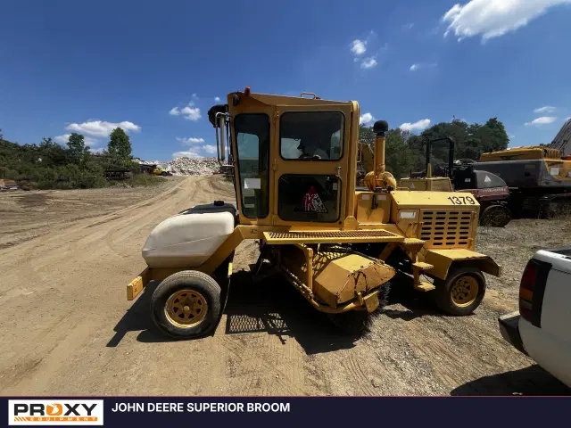 Image of Superior Broom DT80J equipment image 3