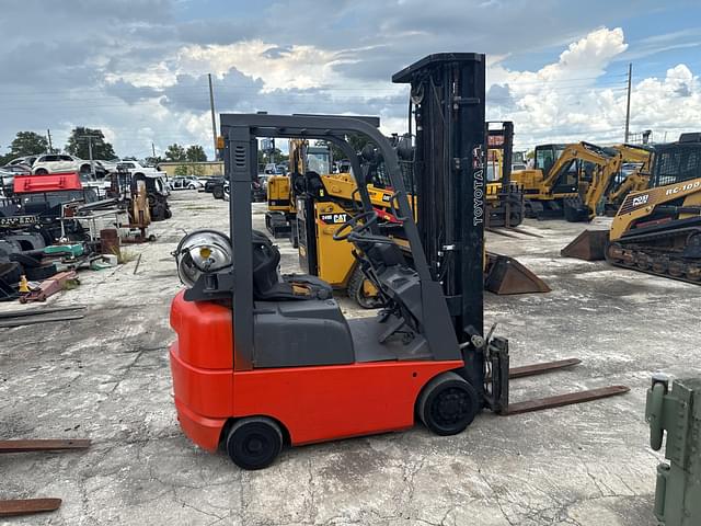 Image of Toyota 7FGCU15 equipment image 3