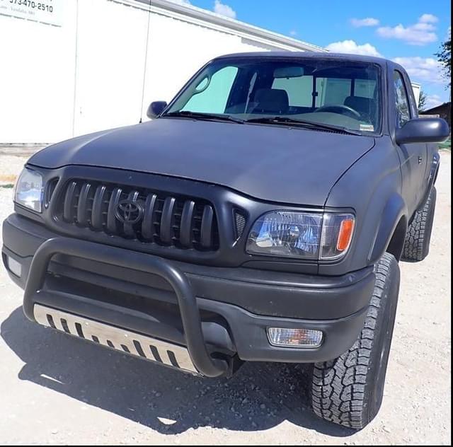 Image of Toyota Tacoma equipment image 3