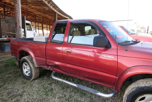 Image of Toyota Tacoma equipment image 3