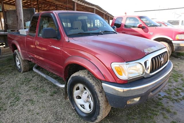 Image of Toyota Tacoma equipment image 2