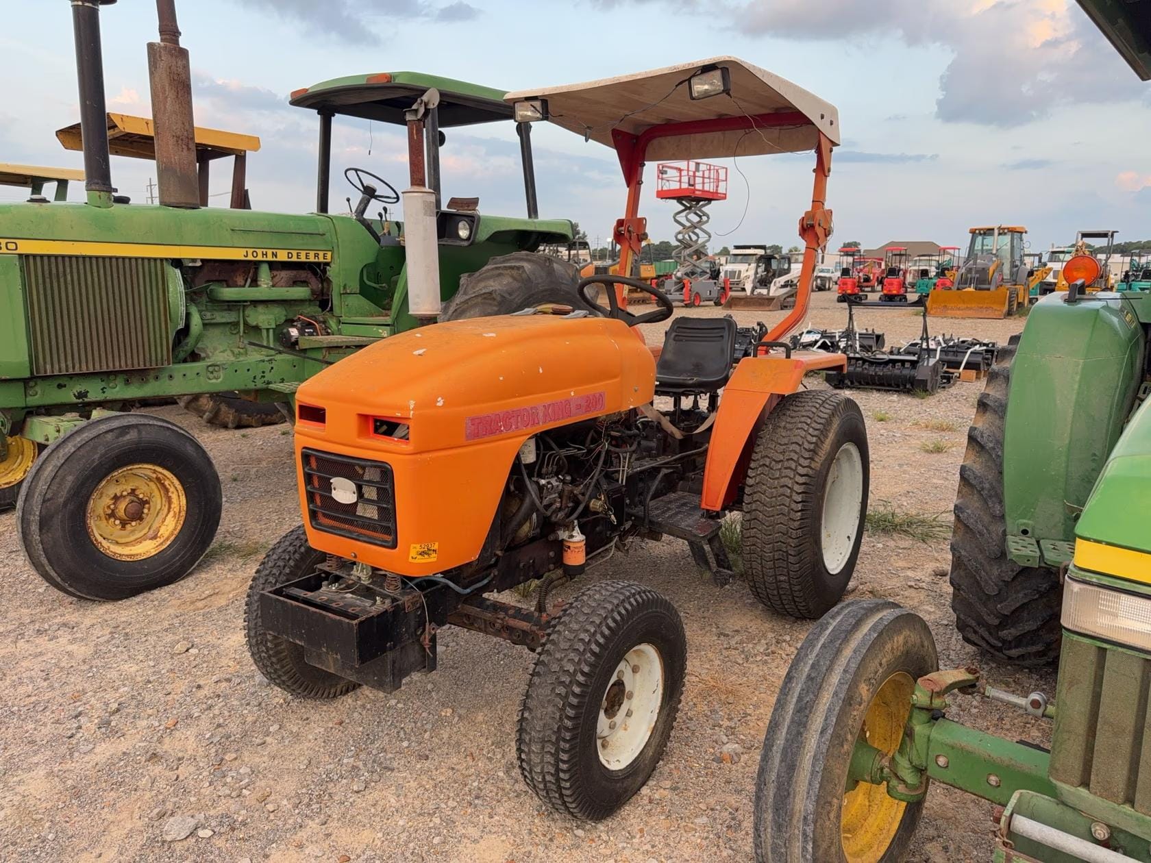 2004 Tractor King 200 Equipment Image0