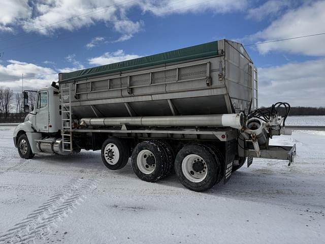 Image of Freightliner Columbia equipment image 4