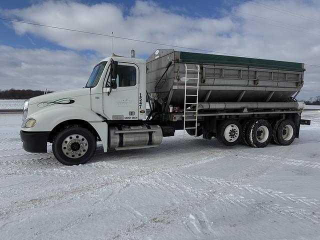 Image of Freightliner Columbia equipment image 1