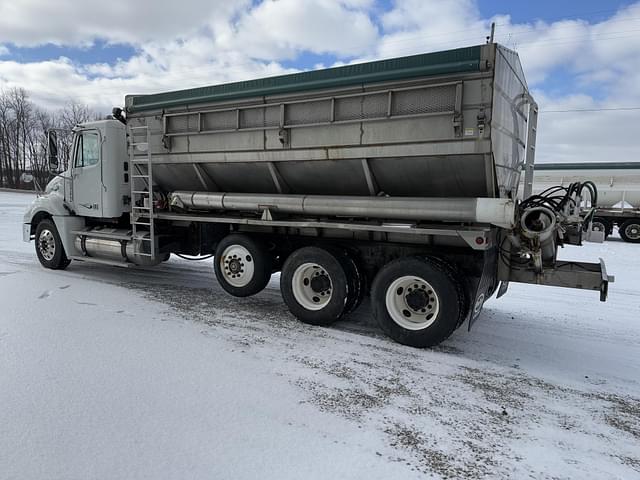 Image of Freightliner C-12 equipment image 3