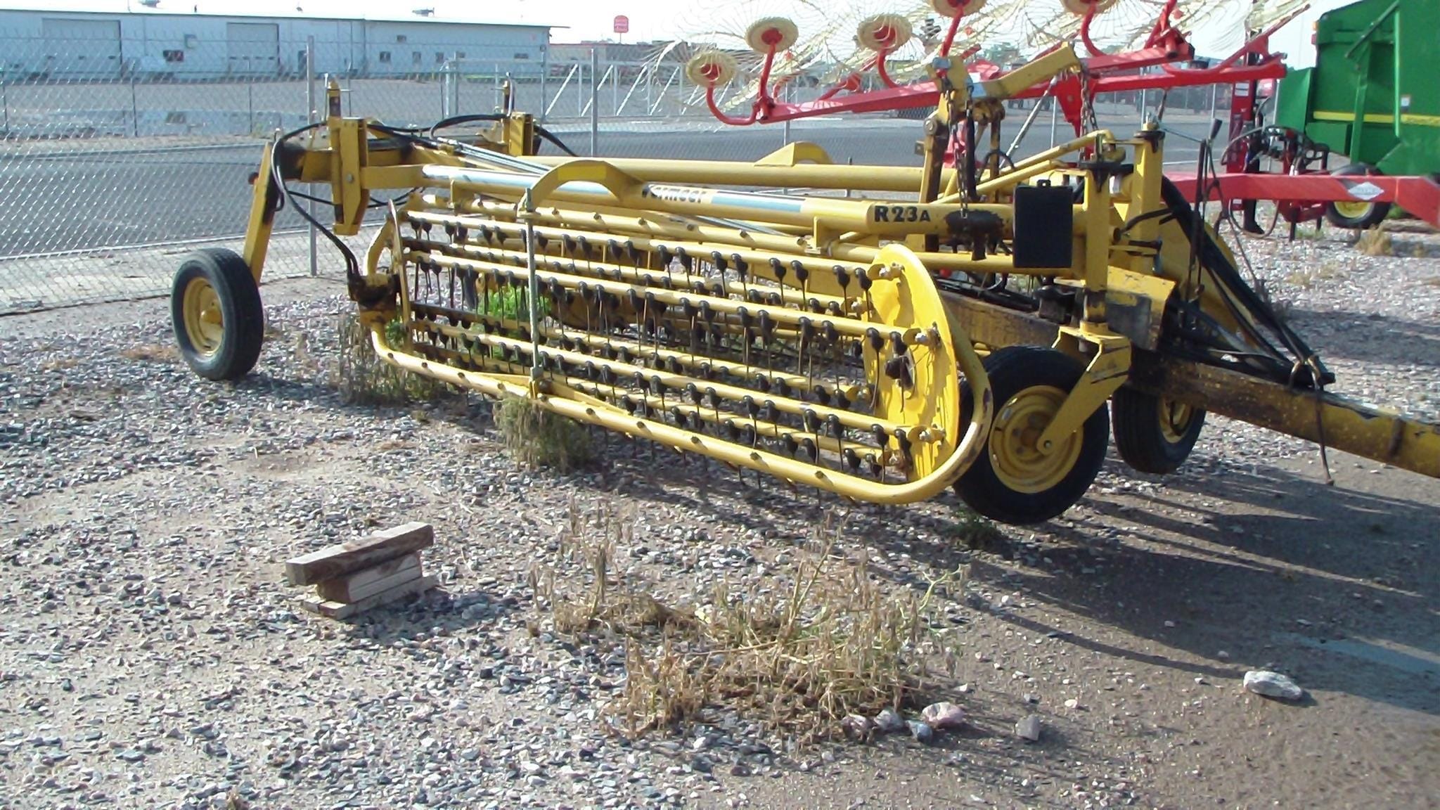 2004 Vermeer R23A Equipment Image0