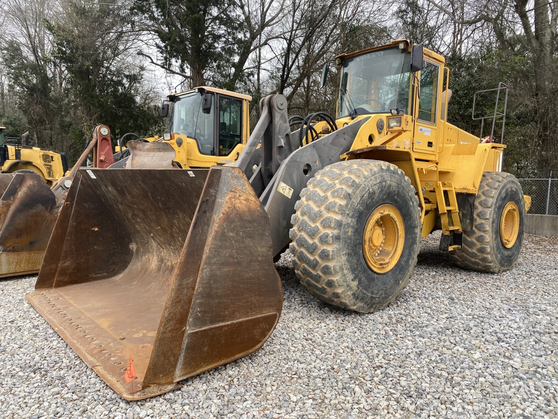 2004 Volvo L220E Equipment Image0