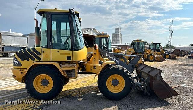 Image of Volvo L30B equipment image 3