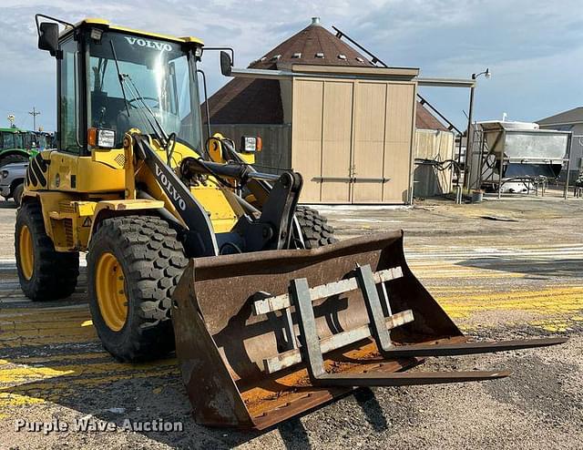 Image of Volvo L30B equipment image 2