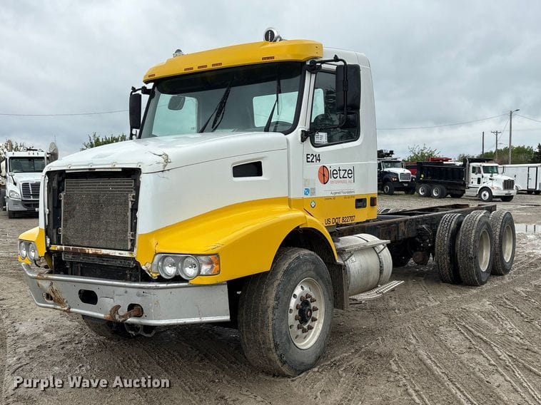 2004 Volvo VHD Equipment Image0