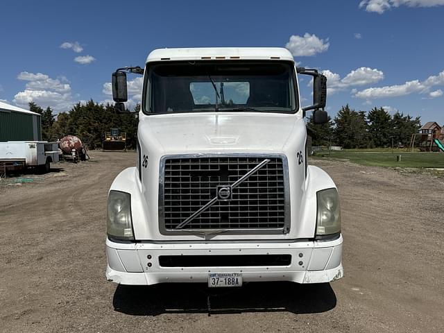 Image of Volvo VNL equipment image 2