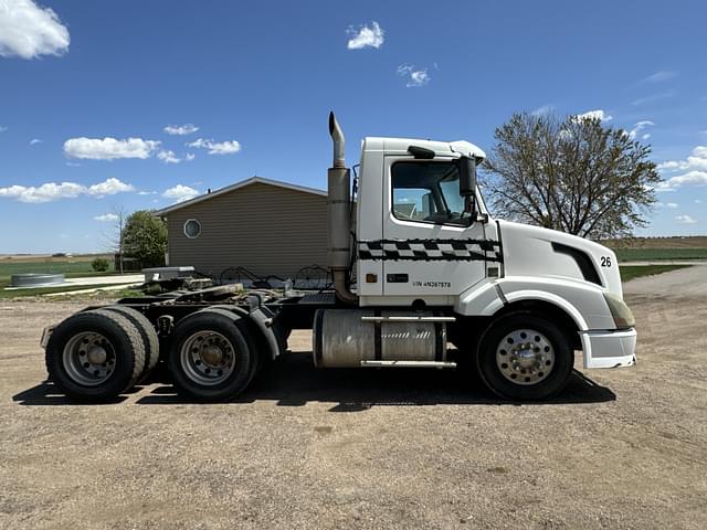 Image of Volvo VNL equipment image 3