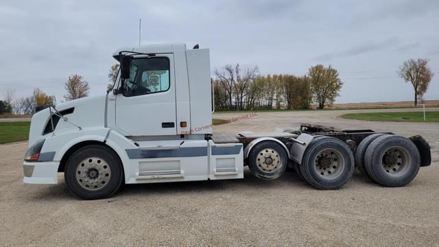 Image of Volvo VNL equipment image 1