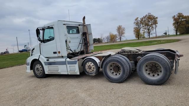 Image of Volvo VNL equipment image 2