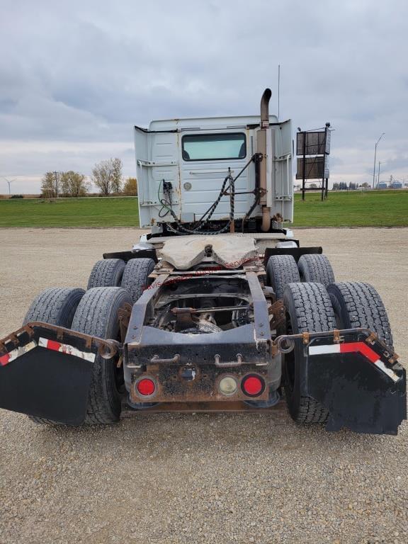 Image of Volvo VNL equipment image 4