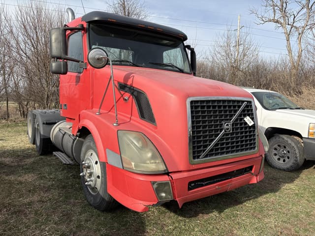 Image of Volvo VNL64T300 equipment image 1