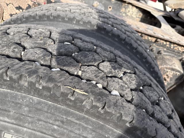 Image of Volvo VNL64T300 equipment image 2