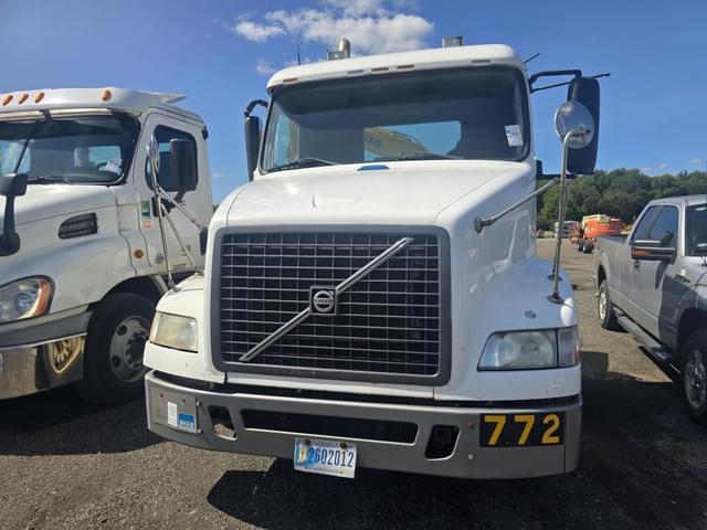 Image of Volvo VNM equipment image 1