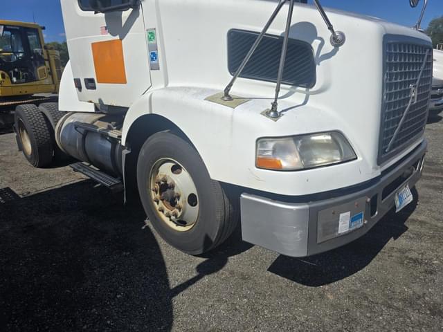 Image of Volvo VNM equipment image 3