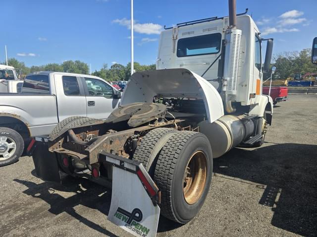 Image of Volvo VNM equipment image 4