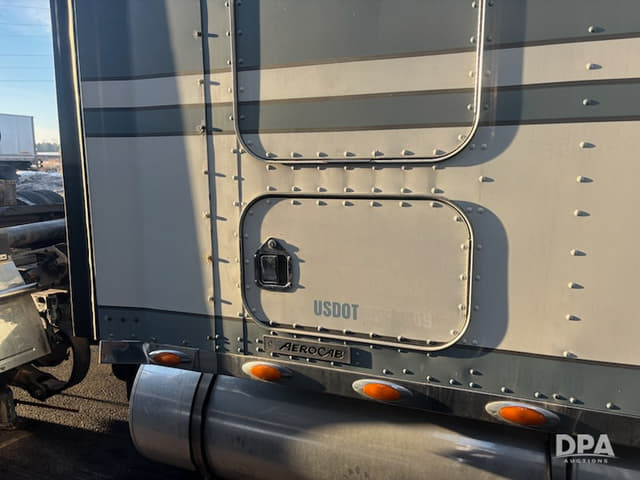 Image of Kenworth W900L equipment image 2