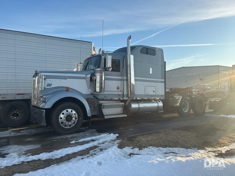 Image of Kenworth W900L Primary image