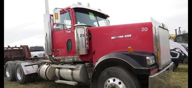 Image of Western Star 4900 equipment image 4