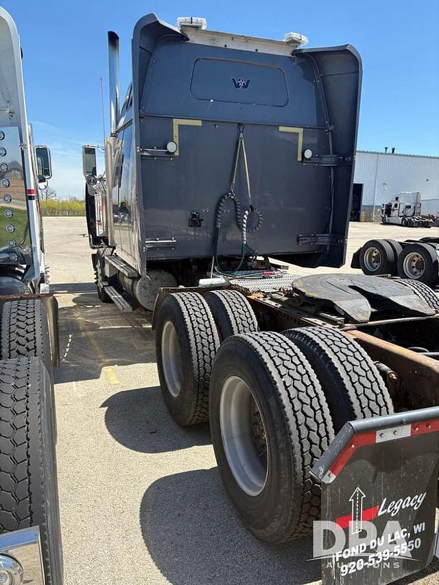 Image of Western Star 4900 equipment image 2