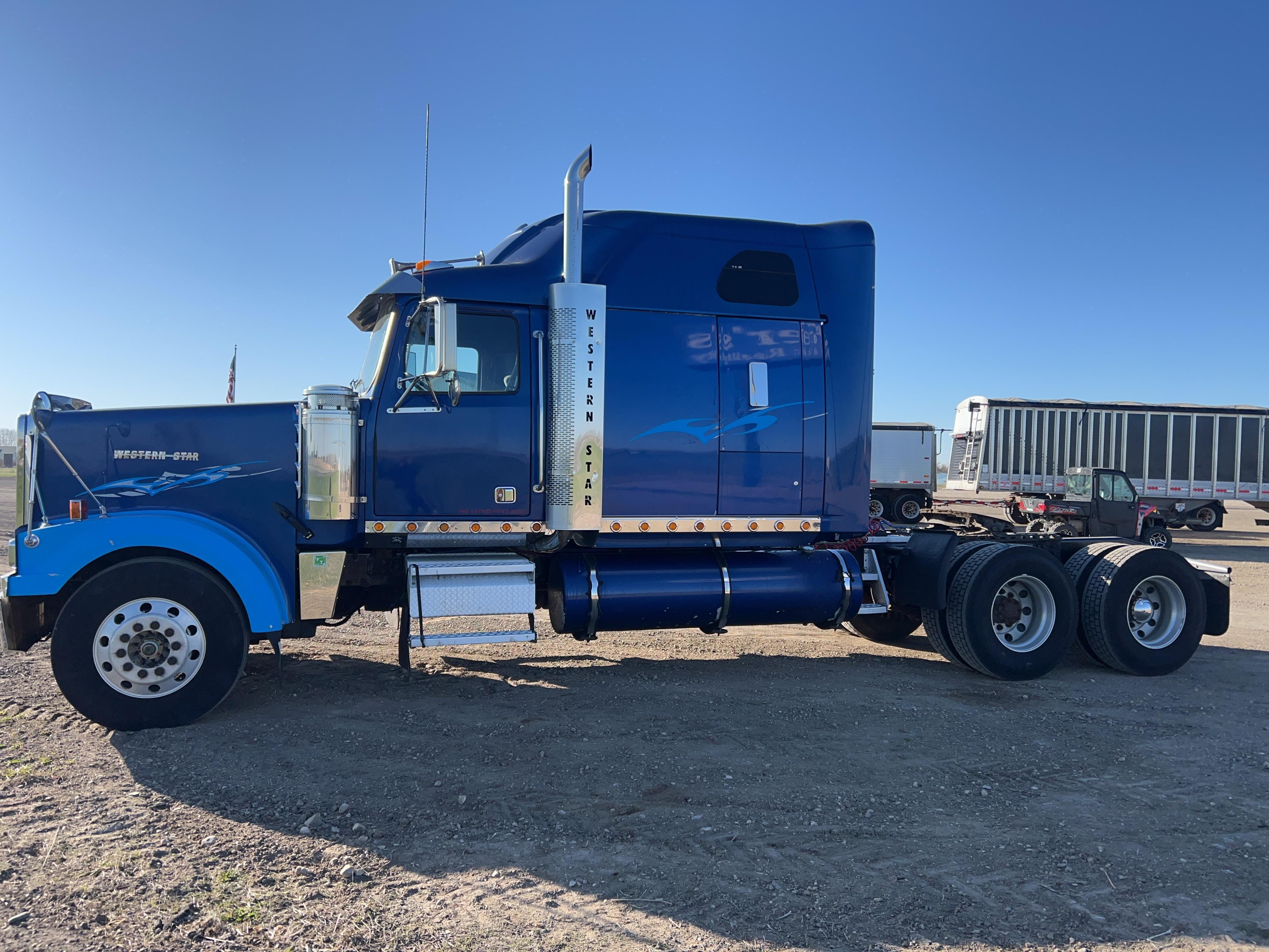 2004 Western Star Series 60 Equipment Image0