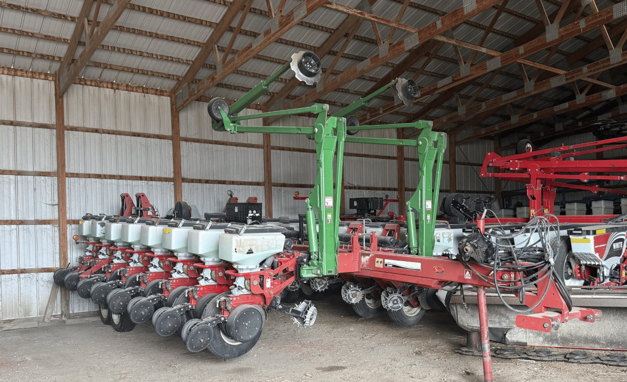 2004 White 8186 Equipment Image0