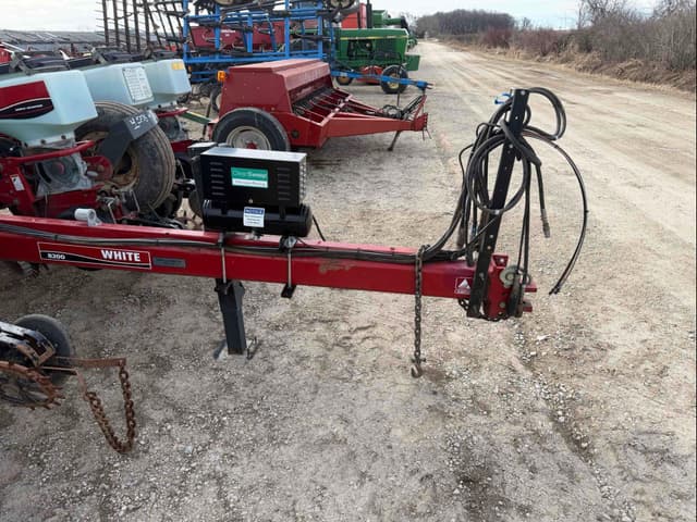 Image of White 8200 equipment image 3