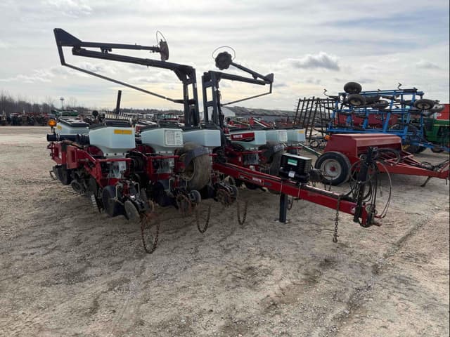 Image of White 8200 equipment image 2