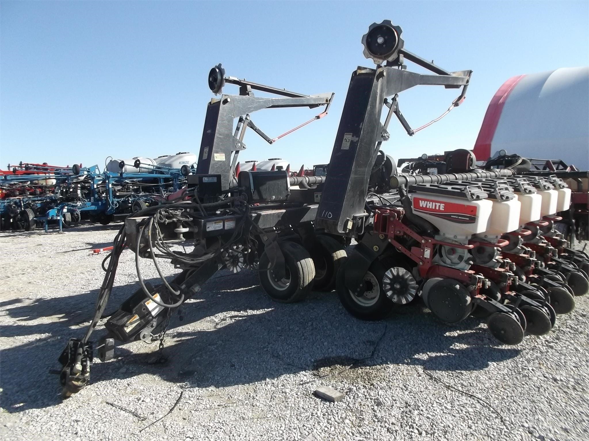 2004 White 8531 Equipment Image0