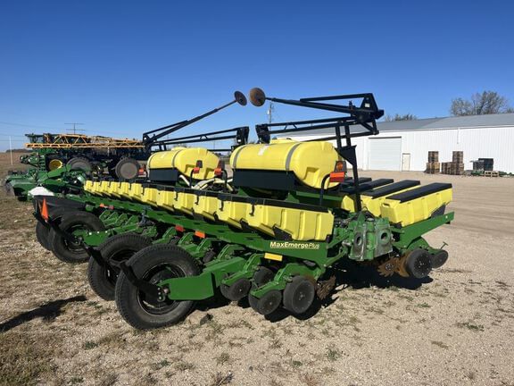 2004 Wil-Rich PT-2200 Equipment Image0