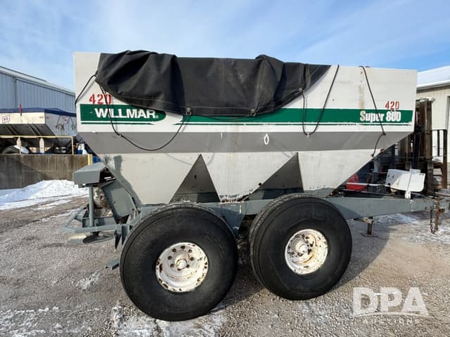 Image of Willmar Super 800 equipment image 4