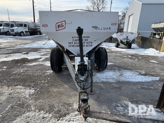 Image of Willmar Super 800 equipment image 1