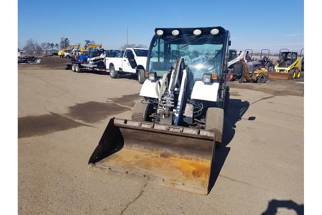 Image of Bobcat Toolcat 5600 equipment image 1