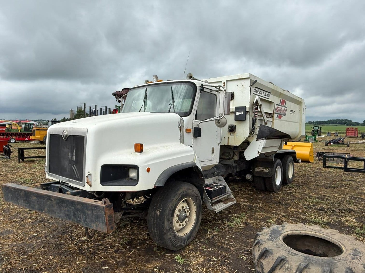 2005 International Paystar 5600I Equipment Image0