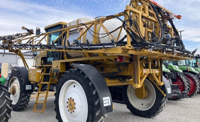 Image of Ag-Chem RoGator 1064 equipment image 1