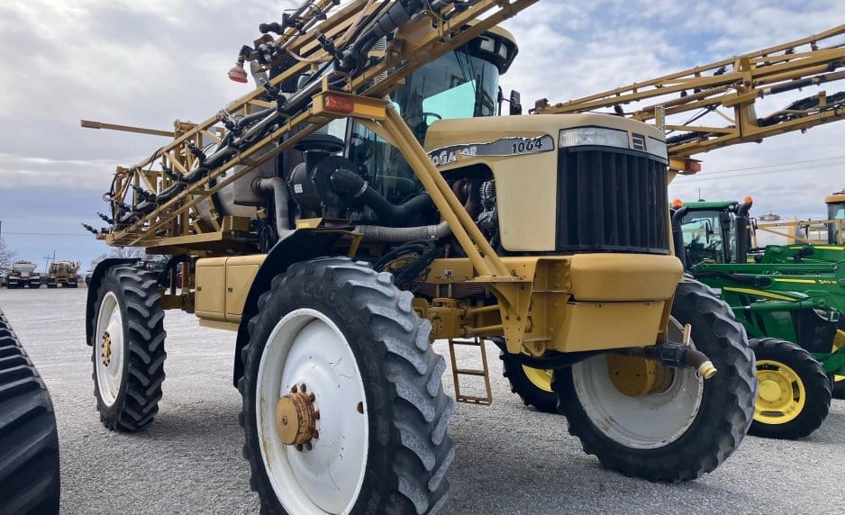 2005 Ag-Chem RoGator 1064 Equipment Image0