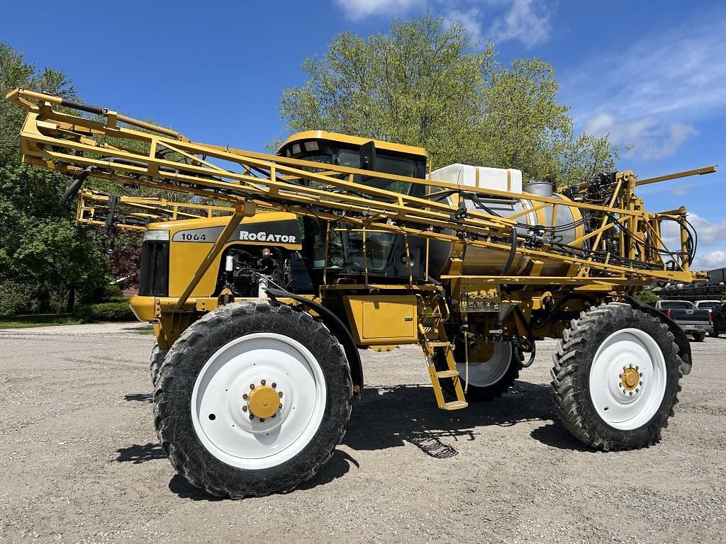 Image of Ag-Chem RoGator 1064 Primary image