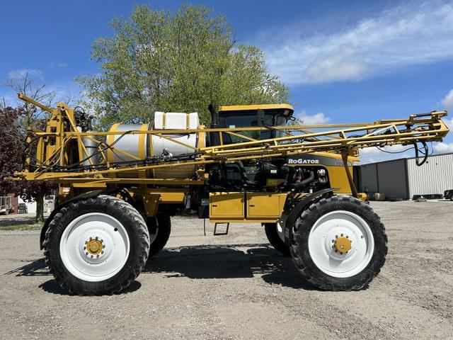 Image of Ag-Chem RoGator 1064 equipment image 3