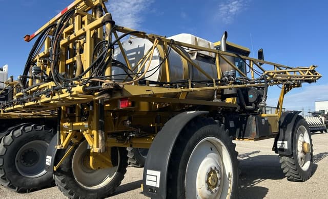 Image of Ag-Chem RoGator 1074 equipment image 1